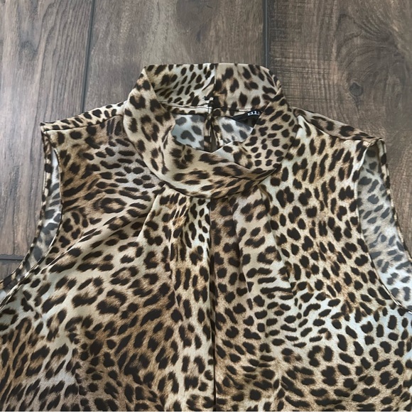 Ellen Tracy leopard print sleeveless blouse - Picture 2 of 6